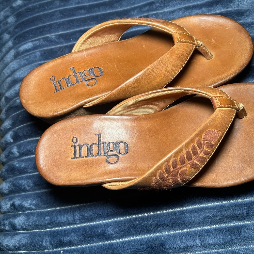 Indigo by Clarkes size 5 leather embroidered floral platform wedge thong shoes - Picture 3 of 8